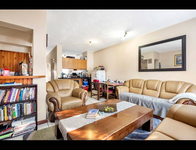 2 BEDROOM TOWNHOUSE FOR SALE IN WINDSOR EAST